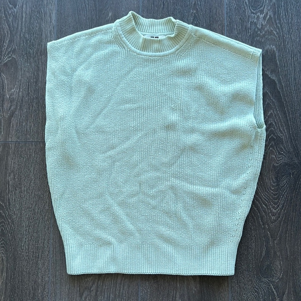 Uniqlo U mint green knit vest